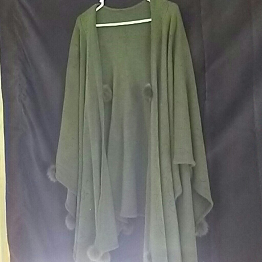 100% Alpaca Green Poncho NWOT